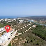 A Tarambola - Walking Distance To Monte Clerigo And Amoreira Beaches 아파트