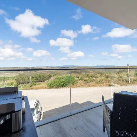 A Tarambola - Walking Distance To Monte Clerigo And Amoreira Beaches דירה