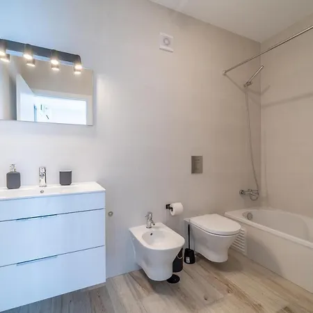 A Tarambola - Walking Distance To Monte Clerigo And Amoreira Beaches