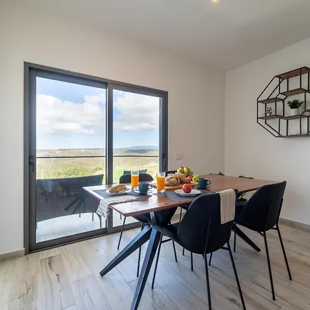 Apartment A Tarambola - Walking Distance To Monte Clerigo And Amoreira Beaches *