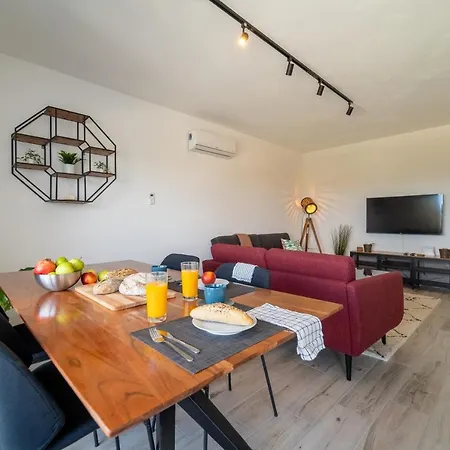 A Tarambola - Walking Distance To Monte Clerigo And Amoreira Beaches Appartement