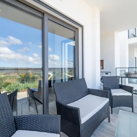 A Tarambola - Walking Distance To Monte Clerigo And Amoreira Beaches Aljezur