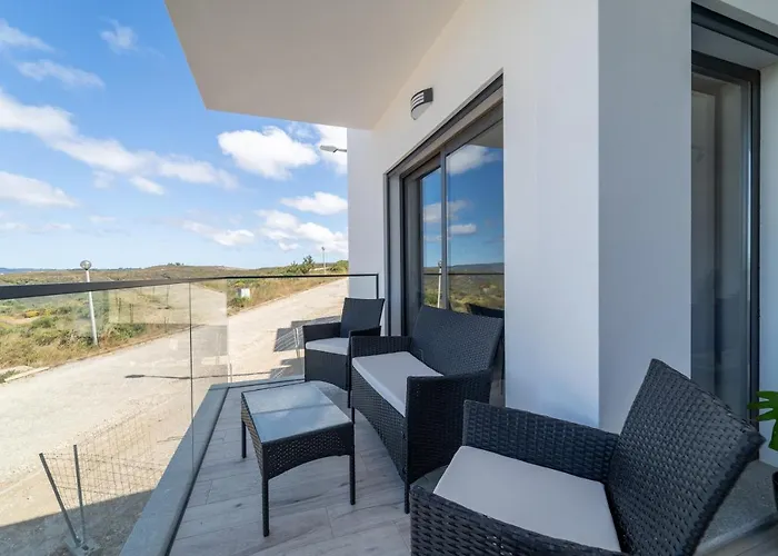 아파트 A Tarambola - Walking Distance To Monte Clerigo And Amoreira Beaches 알제주르