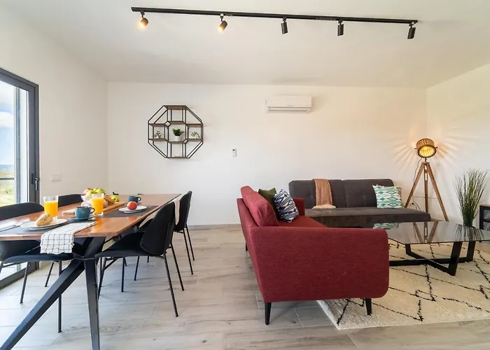 A Tarambola - Walking Distance To Monte Clerigo And Amoreira Beaches * 알제주르