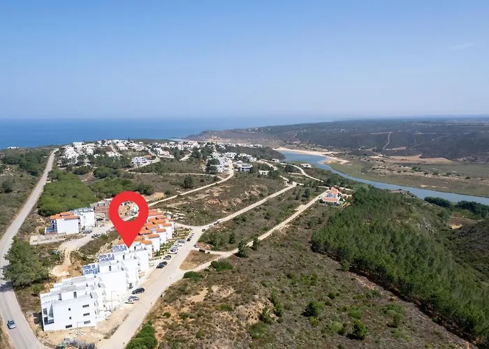 A Tarambola - Walking Distance To Monte Clerigo And Amoreira Beaches 아파트