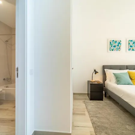 A Tarambola - Walking Distance To Monte Clerigo And Amoreira Beaches Διαμέρισμα *