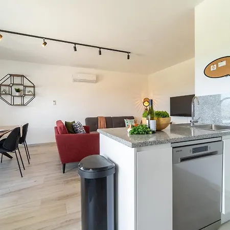 A Tarambola - Walking Distance To Monte Clerigo And Amoreira Beaches Apartment *